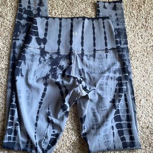Lululemon Wunder Under 28” length size 4